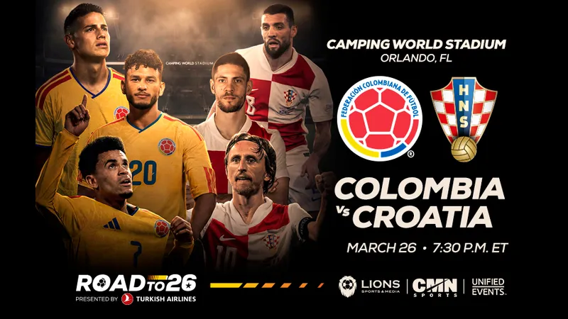 Cầu thủ Colombia và Croatia tranh chấp trên sân cỏ